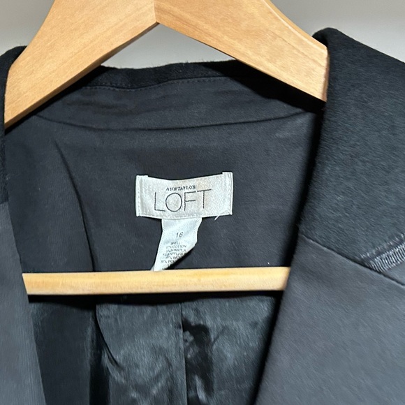 Black Crop Jacket with Pleats and Notched Collar - Picture 2 of 5